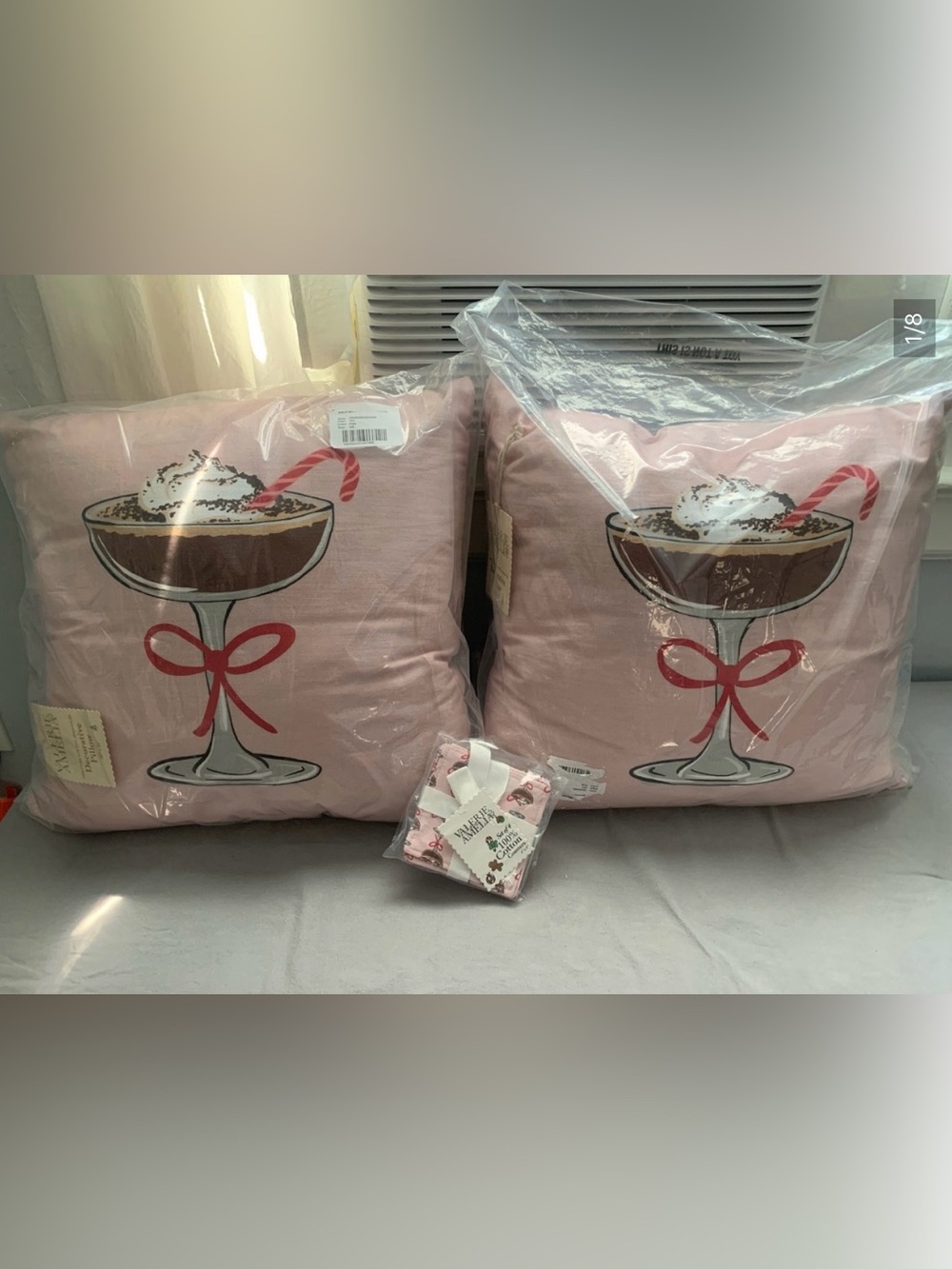 🆕- Set Of 2 20X20 Throw Pillows with Chocolate Martini Garnish With Coasters